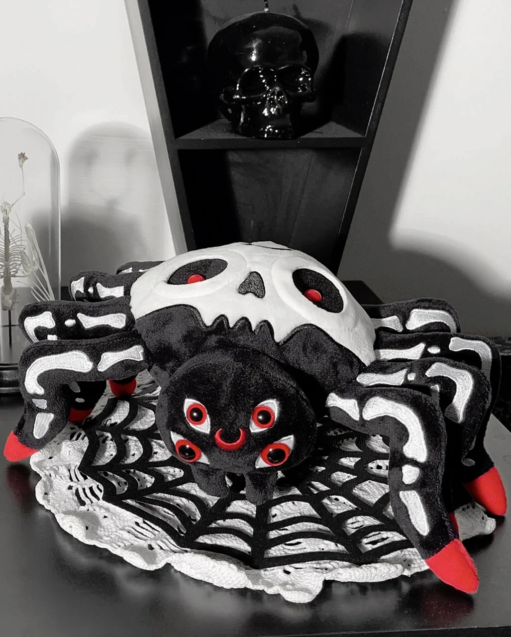 KILLSTAR Latrodectus Plüsch Spinne 2 KILLSTAR Latrodectus Plüsch Spinne – Bild 2